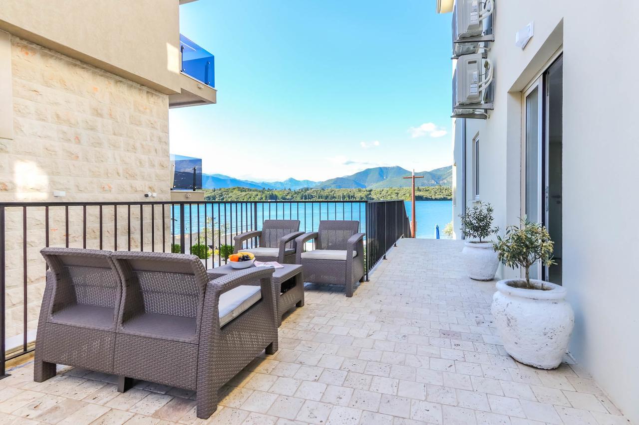 Apartments Maestral Тиват Экстерьер фото