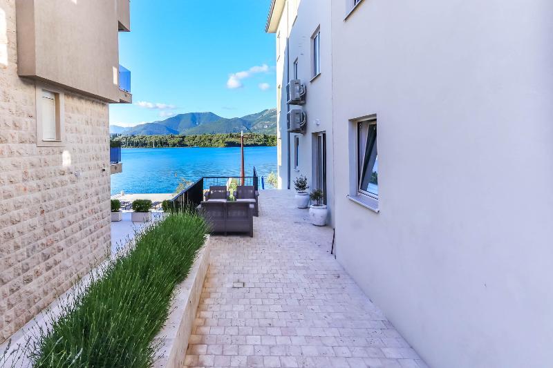 Apartments Maestral Тиват Экстерьер фото