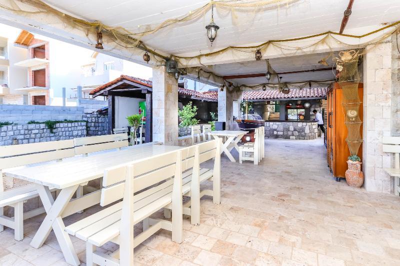 Apartments Maestral Тиват Экстерьер фото